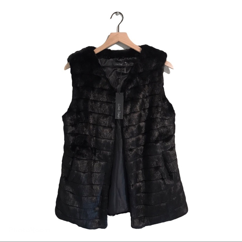 NWT Love Token Black Faux Fur Vest Size Large